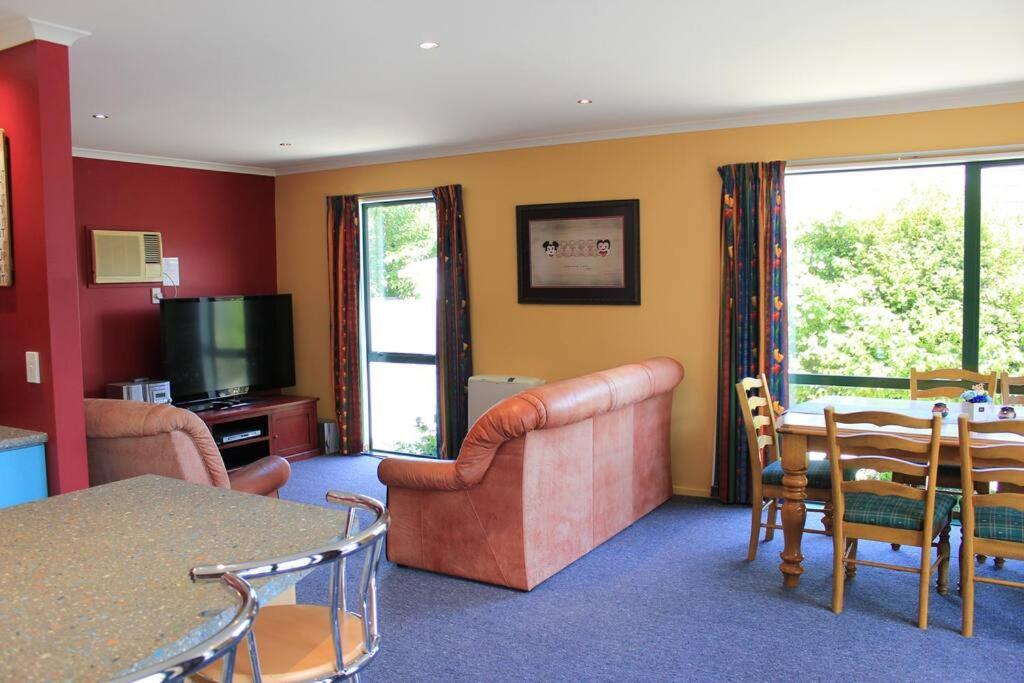 Popular Family And Pet Friendly Modern Cosy Bach Wifi Villa Hanmer Springs Exterior foto